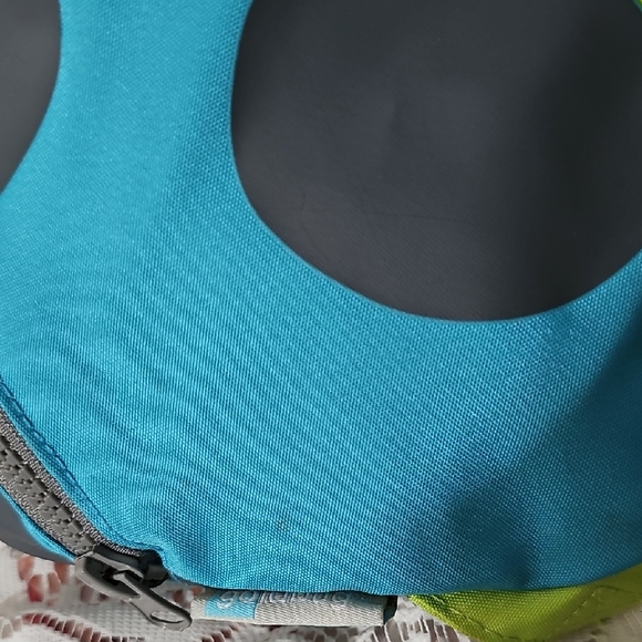 Goldbug Dinosaur Themed Backpack with Safety Harness - Picture 5 of 6